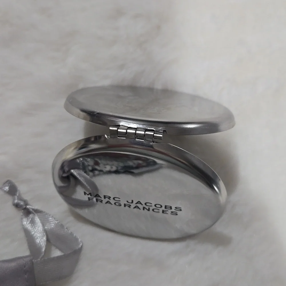 Marc Jacobs cosmetic, purse, travel mirror NEW - Picture 5 of 8